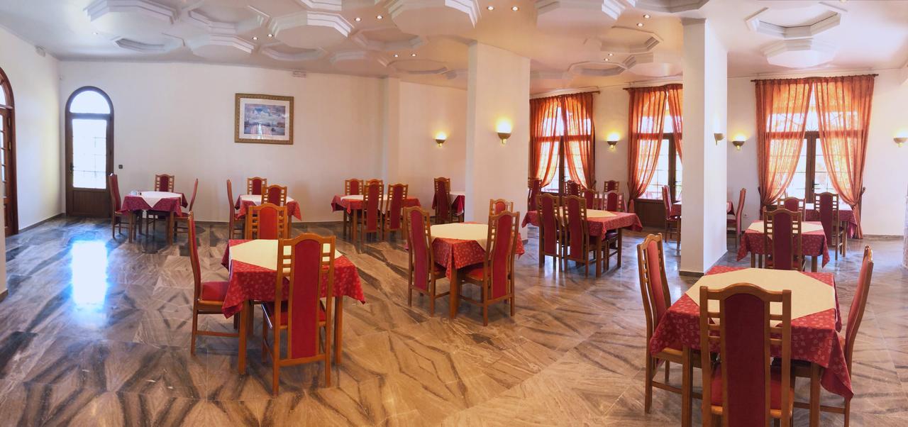Regina Hotel Vasilatika  Exterior photo